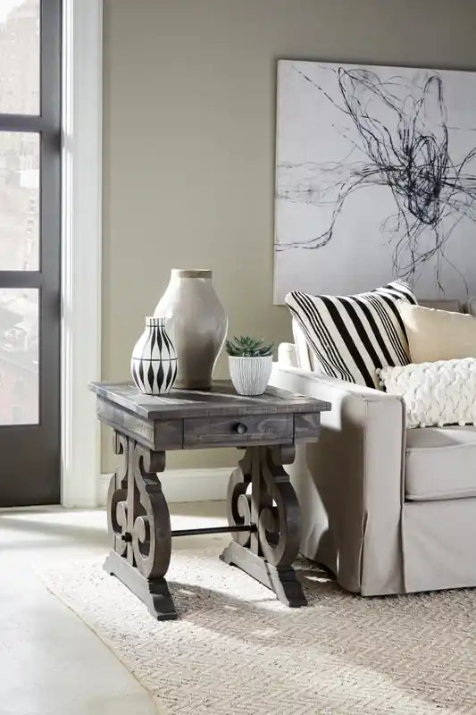 22 Table d'appoint traditionnelle avec rangement – Pin brun foncé avec base en bois à volutes