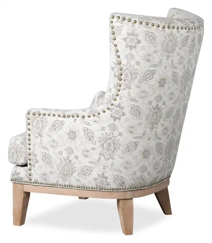 30 Fauteuil d'appoint en similicuir suédé avec base en bois et garniture cloutée - Walks Dove Grey
