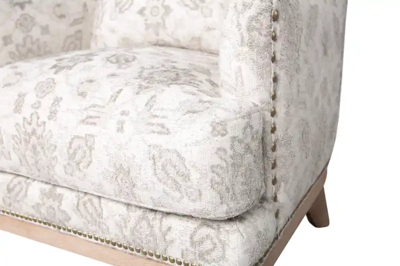 30 Fauteuil d'appoint en similicuir suédé avec base en bois et garniture cloutée - Walks Dove Grey