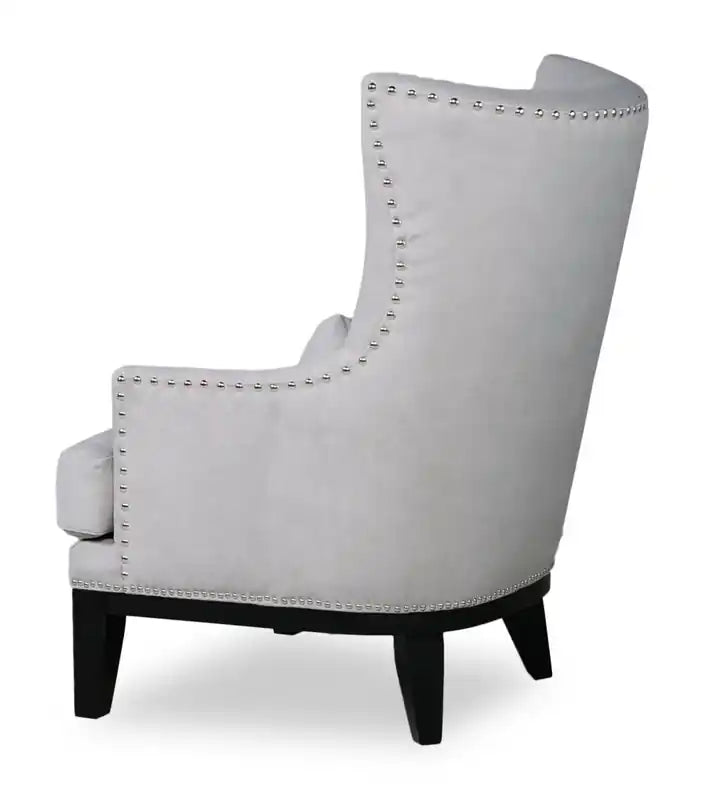 30 Fauteuil d'appoint en similicuir suédé avec base en bois et garniture cloutée - Walks Dove Grey
