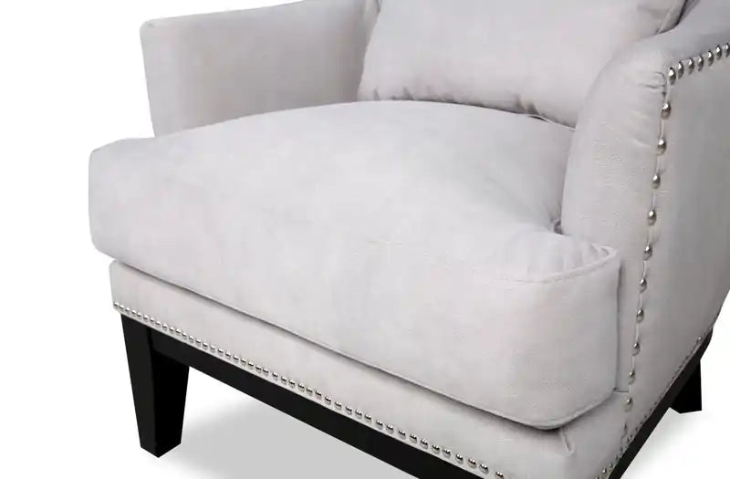 30 Fauteuil d'appoint en similicuir suédé avec base en bois et garniture cloutée - Walks Dove Grey